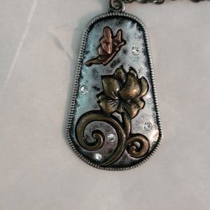 Multitone metal pendant necklace